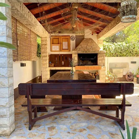 2 Bedroom Cozy In