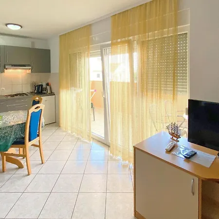 Apartment Stunning In With Wifi Rogoznica (Sibenik-Knin)