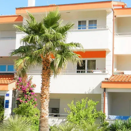 Stunning Apartment In Rogoznica With Wifi *