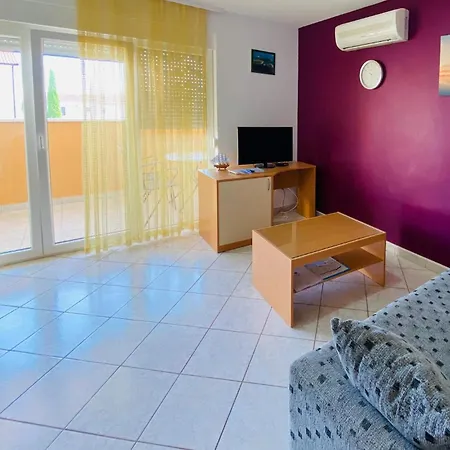 Cozy In With Wifi Rogoznica (Sibenik-Knin)